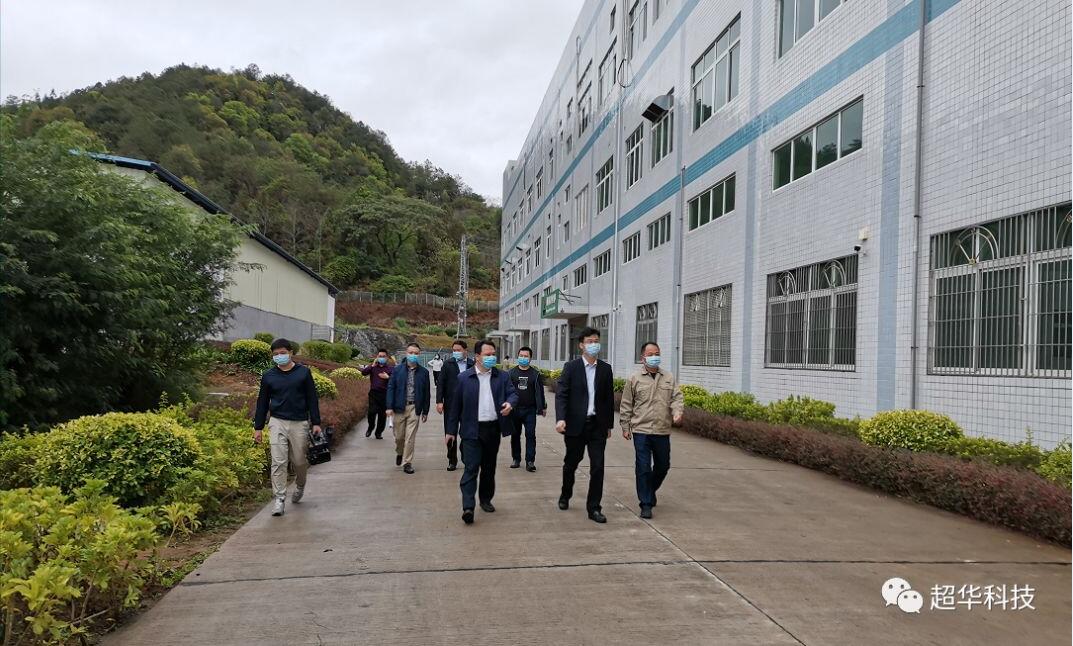 梅縣區(qū)委副書(shū)記陳遠(yuǎn)洋調(diào)研超華科技復(fù)工復(fù)產(chǎn)情況和項(xiàng)目擴(kuò)產(chǎn)工作